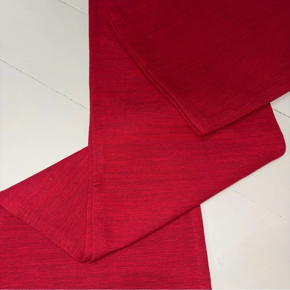 Crate&Barrel Aspen Rich Red Table Runner and 4-Placemats Set
